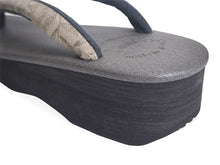 画像をギャラリービューアに読み込む, 草履 カレンブロッソ Lサイズ 濃グレー 台 カーキグリーン地 リーフ柄 鼻緒 足が痛くなりにくい 歩きやすい レディース 女性 着物 和装 Calen Blosso