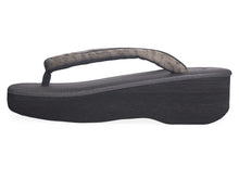 画像をギャラリービューアに読み込む, 草履 カレンブロッソ Lサイズ 濃グレー 台 カーキグリーン地 リーフ柄 鼻緒 足が痛くなりにくい 歩きやすい レディース 女性 着物 和装 Calen Blosso