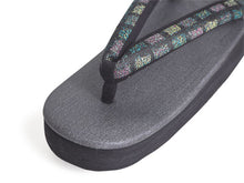 画像をギャラリービューアに読み込む, 草履 カレンブロッソ Lサイズ 濃グレー 台 カラフル モザイク 格子柄 鼻緒 足が痛くなりにくい 歩きやすい レディース 女性 着物 和装 Calen Blosso
