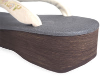 画像をギャラリービューアに読み込む, 草履 カレンブロッソ Lサイズ 濃グレー 台 ライトベージュ 花唐草柄 岡重 鼻緒 足が痛くなりにくい 歩きやすい レディース 女性 着物 和装 Calen Blosso