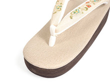 画像をギャラリービューアに読み込む, 草履 カレンブロッソ Lサイズ ベージュ 台 ライトベージュ 花唐草柄 岡重 鼻緒 足が痛くなりにくい 歩きやすい レディース 女性 着物 和装 Calen Blosso