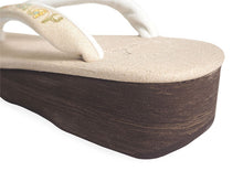 画像をギャラリービューアに読み込む, 草履 カレンブロッソ Lサイズ ベージュ 台 ライトベージュ 花唐草柄 岡重 鼻緒 足が痛くなりにくい 歩きやすい レディース 女性 着物 和装 Calen Blosso