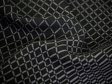 画像をギャラリービューアに読み込む, 洗える 着物 反物 単品 メンズ 黒地 曲線 格子 男性女性兼用柄 粋 レディース 女性 小紋 和装 和服 袷 単衣 きもの 羽織 コート