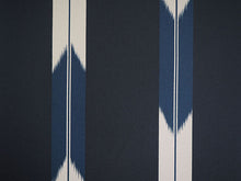 画像をギャラリービューアに読み込む, 洗える 着物 反物 単品 メンズ 黒地×青 矢羽根柄 男性女性兼用柄 粋 レディース 女性 小紋 和装 和服 袷 単衣 きもの 羽織 コート