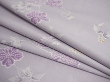画像をギャラリービューアに読み込む, 洗える 着物 反物 単品 レディース ライトグレー地 ツタに花柄 市田ひろみ好み 女性 小紋 和装 和服 袷 単衣 きもの 羽織 コート