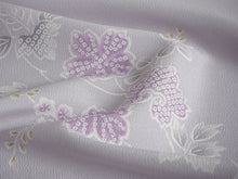 画像をギャラリービューアに読み込む, 洗える 着物 反物 単品 レディース ライトグレー地 ツタに花柄 市田ひろみ好み 女性 小紋 和装 和服 袷 単衣 きもの 羽織 コート