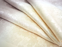 画像をギャラリービューアに読み込む, 帯揚げ 帯締め セット 正絹 クリーム色×ピンクベージュ 桜地紋 クリームイエロー×ゴールド 帯締 高麗 平打ち 訪問着 付け下げ 色無地 フォーマル お出かけ 和装小物 着付け小物 着物 和服 和装 レディース 女性