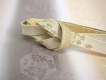 画像をギャラリービューアに読み込む, 帯揚げ 帯締め セット 正絹 薄オレンジ色×グレージュ 亀甲 唐草 クリーム色×ゴールド 帯締 高麗 平打ち 訪問着 付け下げ 色無地 フォーマル お出かけ 和装小物 着付け小物 着物 和服 和装 レディース 女性