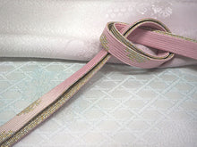 画像をギャラリービューアに読み込む, 帯揚げ 帯締め セット 正絹 ライトグレ×薄青緑 亀甲 雪輪 菊 ピンク×ゴールド 帯締 高麗 平打ち 訪問着 付け下げ 色無地 フォーマル お出かけ 和装小物 着付け小物 着物 和服 和装 レディース 女性