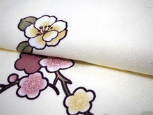 画像をギャラリービューアに読み込む, コーディネート済 袷着物4点セット(着物・名古屋帯・帯揚げ・帯締め) 自宅で洗濯OK L クリーム地花唐草柄きもの チャコールグレー地オリエンタル柄帯 コーディネートが不安な方に