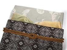 画像をギャラリービューアに読み込む, コーディネート済 袷着物4点セット(着物・名古屋帯・帯揚げ・帯締め) 自宅で洗濯OK M 藍色地幾何学柄きもの 茶色地牡丹帯 コーディネートが不安な方に