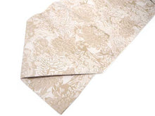 画像をギャラリービューアに読み込む, コーディネート済 袷着物4点セット(着物・名古屋帯・帯揚げ・帯締め) 自宅で洗濯OK M クリーム地梅柄きもの ベージュ地オリエンタル帯 コーディネートが不安な方に