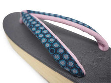 画像をギャラリービューアに読み込む, カレンブロッソ 草履 単品 Sサイズ チャコールグレー地 台 ピンク地 紺 花 鼻緒 レディース 軽い!歩きやすい!オシャレと人気のカフェ草履 安心の日本製