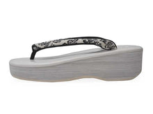画像をギャラリービューアに読み込む, カレンブロッソ 草履 単品 Mサイズ 白地 台 黒地 白黒 花柄 鼻緒 レディース 軽い!歩きやすい!オシャレと人気のカフェ草履 安心の日本製