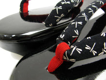 画像をギャラリービューアに読み込む, 草履 ウレタン フリーサイズ 印伝調 黒土台 とんぼ 疲れない ウレタン 草履 女性 レディース 和装 和服 着物 ぞうり 履物 日本製 sw