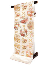 画像をギャラリービューアに読み込む, 袋帯 フォーマル 絹 礼装 西陣織 ヤマキ織物謹製 仕立て付き 送料無料 新品 未使用 販売 ベージュ ゴールド ピンク オレンジ 緑 白 襷 四君子 花の丸 京都 フク
