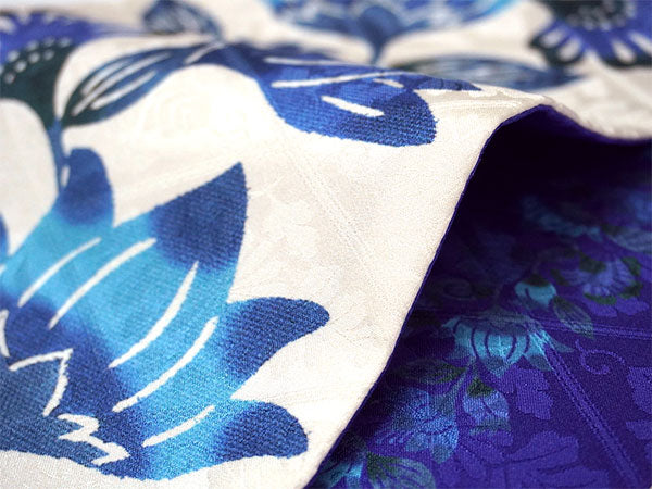 絹半幅帯 モダンで可愛い紅型 花 アマゾンリリー ホワイト地 ブルー地