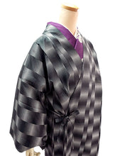 画像をギャラリービューアに読み込む, 雨コート 一部式 道中着衿 ブラック ドット ぼかし 縞 Mサイズ Sサイズ すぐに着られる仕立て上がり 持ち運びに便利なポーチ付き 洗えるポリエステル
