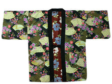 画像をギャラリービューアに読み込む, はんてん レディース 半纏 リバーシブル 黒 赤茶 紗綾型 扇 花 フリーサイズ リバーシブル 軽くて暖かい 部屋着やお散歩に 防寒・節電に
