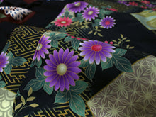 画像をギャラリービューアに読み込む, はんてん レディース 半纏 リバーシブル 黒 赤茶 紗綾型 扇 花 フリーサイズ リバーシブル 軽くて暖かい 部屋着やお散歩に 防寒・節電に
