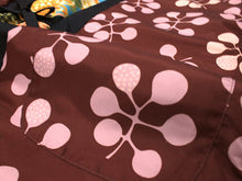 画像をギャラリービューアに読み込む, はんてん レディース 半纏 リバーシブル 黒 赤茶 七宝 乱菊 木の実 フリーサイズ リバーシブル 軽くて暖かい 部屋着やお散歩に 防寒・節電に
