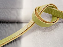 画像をギャラリービューアに読み込む, 正絹 帯揚げ帯締めセット フォーマル向き帯揚げ (グレー縦暈し 麻の葉と縞地紋) 平組 帯〆 (薄黄緑) 和装小物 レディース
