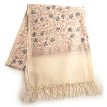 画像をギャラリービューアに読み込む, カシミール刺繍ストール 大判 アイボリー ピンク 更紗 ウール エスニックな花柄刺繍 秋冬にサッと羽織れる軽くて暖かいショール 和装にも洋装にも
