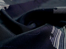 画像をギャラリービューアに読み込む, 雨コート 一部式 道中着衿 濃藍 雪輪 Lサイズ すぐに着られるお仕立て上がり 持ち運びに便利なポーチ付き 洗えるポリエステル
