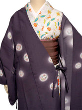 画像をギャラリービューアに読み込む, 雨コート 一部式 道中着衿 パープル グレー 花 丸紋 Lサイズ すぐに着られるお仕立て上がり 持ち運びに便利なポーチ付き 洗えるポリエステル
