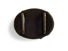 画像をギャラリービューアに読み込む, 帯留 絹 白地 ブラック オリエンタル柄 オーバル 絹帯地で作ったくるみボタン風の素朴かわいい帯どめ 四分紐にも通せる大きめサイズ
