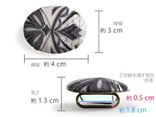 画像をギャラリービューアに読み込む, 帯留 絹 白地 ブラック オリエンタル柄 オーバル 絹帯地で作ったくるみボタン風の素朴かわいい帯どめ 四分紐にも通せる大きめサイズ
