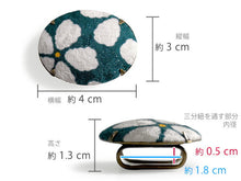画像をギャラリービューアに読み込む, 帯留 絹 グリーン さくら ラメ オーバル 絹帯地で作ったくるみボタン風の素朴かわいい帯どめ 四分紐にも通せる大きめサイズ
