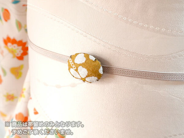 帯留 絹 金茶 さくら ラメ オーバル 絹帯地で作ったくるみボタン風の