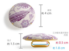 画像をギャラリービューアに読み込む, 帯留 絹 白地 パープル 更紗 ラウンド 絹帯地で作ったくるみボタン風の素朴かわいい帯どめ 四分紐にも通せる大きめサイズ

