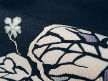 画像をギャラリービューアに読み込む, 洗える着物 袷 小紋 Lサイズ 仕立て上がり テイジン素材 単品 ネイビー ツタ レディース 品よい縮緬地のお洒落な小紋
