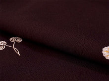 画像をギャラリービューアに読み込む, 洗える着物 袷 小紋 Lサイズ 仕立て上がり テイジン素材 単品 ブラウン 双葉 葵 レディース 品よい縮緬地のお洒落な小紋
