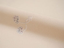 画像をギャラリービューアに読み込む, 洗える着物 袷 小紋 Lサイズ 仕立て上がり テイジン素材 単品 ベージュ 双葉 葵 レディース 品よい縮緬地のお洒落な小紋
