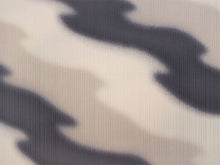 画像をギャラリービューアに読み込む, 相田翔子好み 雨コート反物 ベージュ グレー 曲線 縞地紋 5サイズから選ぶセミオーダー 仕立て付 雨のお出かけが楽しくなる雨具
